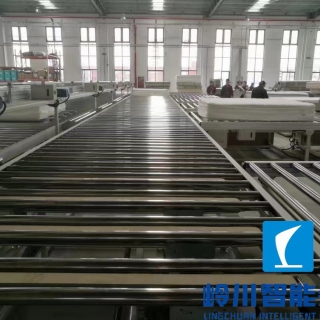 喜临门床垫生产线