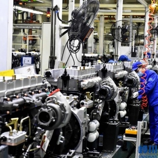 汽车发动机生产线